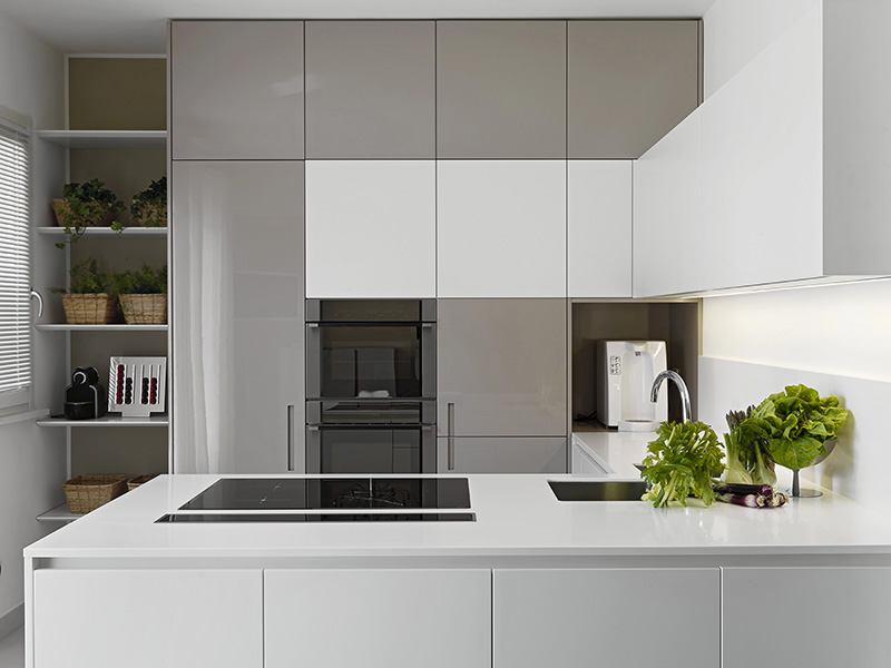 Moderne witte keuken